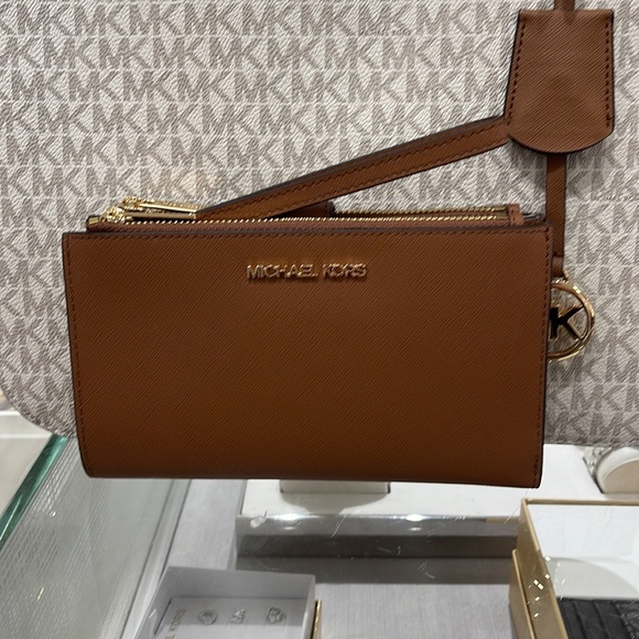 MICHAEL KORS LARGE DOUBLE ZIP WRISTLET WALLET PHONE CASE
Luggage - Picture 3 of 16